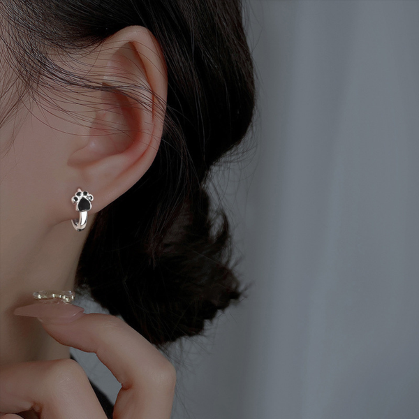 Tirsa™ | Náušnice Huggie Černé Srdce