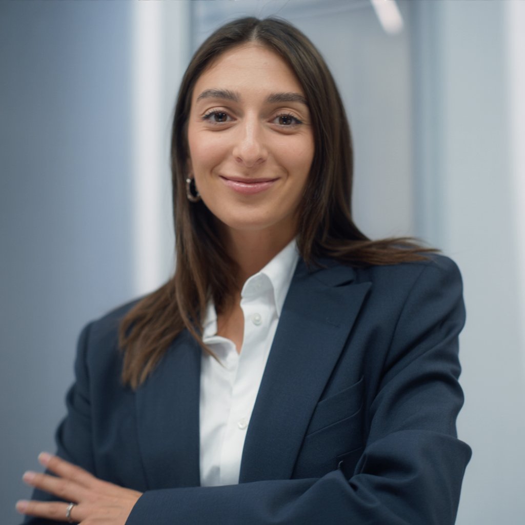 a-professional-studio-portrait-of-a-woma_ccGU45rxQUyueCO8j03DSQ_AswL-zuoTZqSSEiaTAzCeg.jpeg__PID:e4145a6c-a11a-4e92-9c4b-2974a6fd1f59