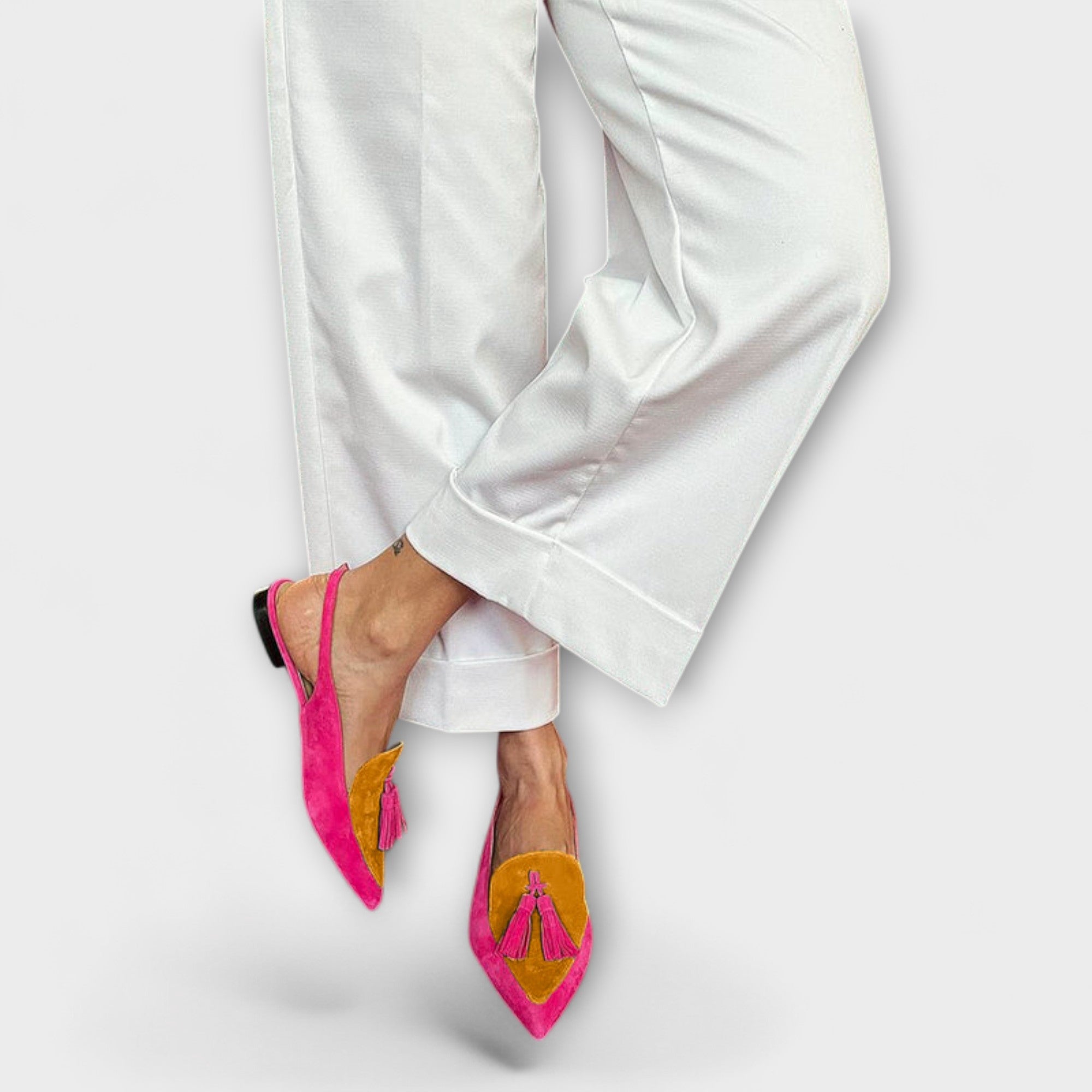 Frendessa – Hra s barvami a designem s třásněmi" can be rewritten as:

"Frendessa – Barevná a designová hra s třásněmi